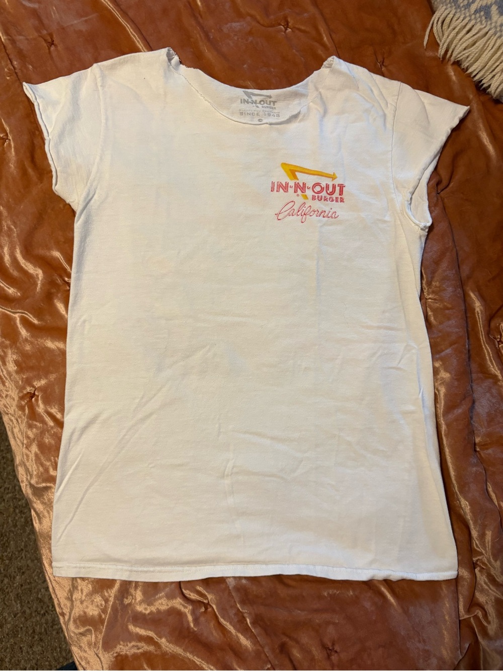 IN-N-OUT White Logo Tee - California Graphic Cars Burgers 🍔